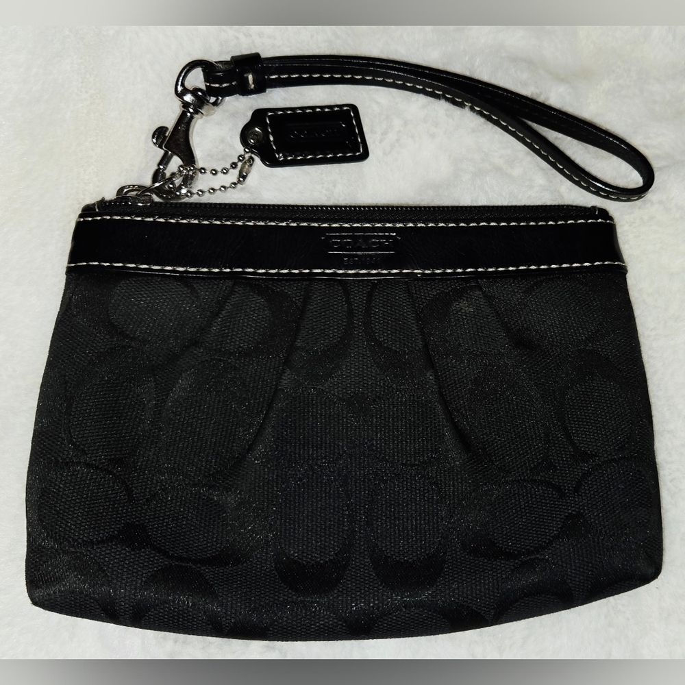 Coach Signature Black Wristlet